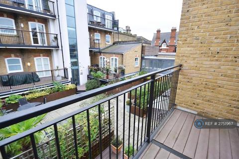 2 bedroom flat to rent, Hampton Court Mews, East Molesey, KT8