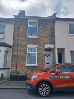 3 bedroom terraced house to rent, Chamberlain Road, Chatham, ME4
