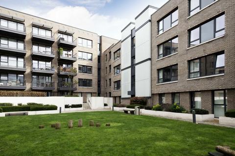 2 bedroom flat to rent, Plough Way, London SE16