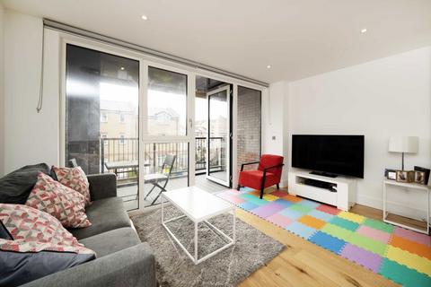 2 bedroom flat to rent, Plough Way, London SE16