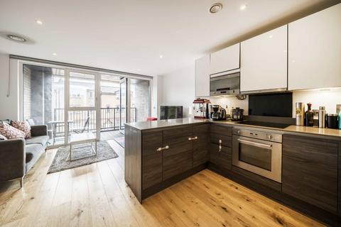 2 bedroom flat to rent, Plough Way, London SE16