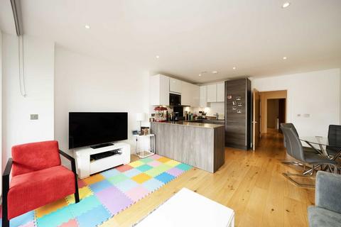 2 bedroom flat to rent, Plough Way, London SE16