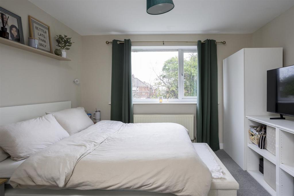 26 Cayley Close  15.jpg