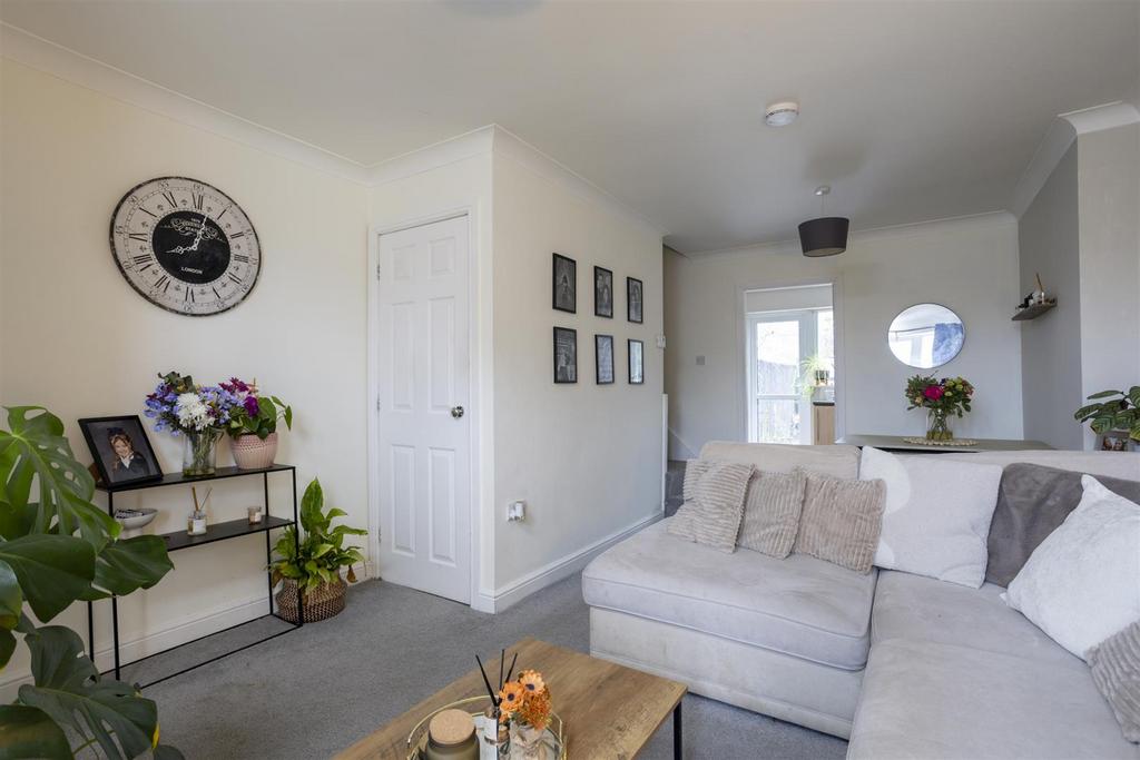 26 Cayley Close  11.jpg