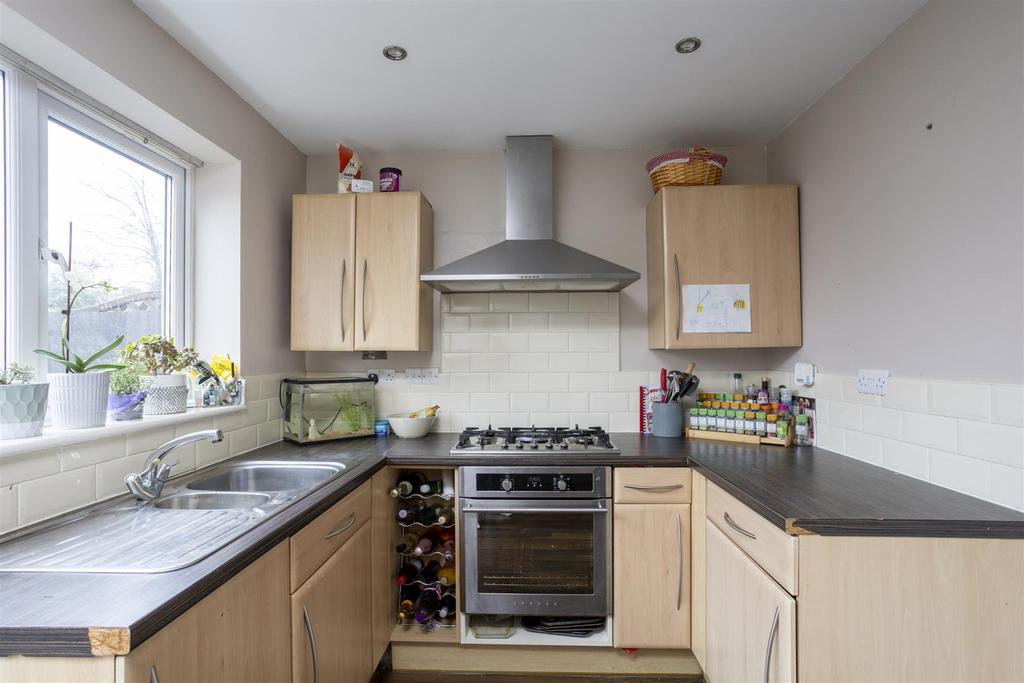 26 Cayley Close  3.jpg