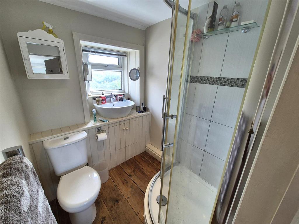 En suite showeroom