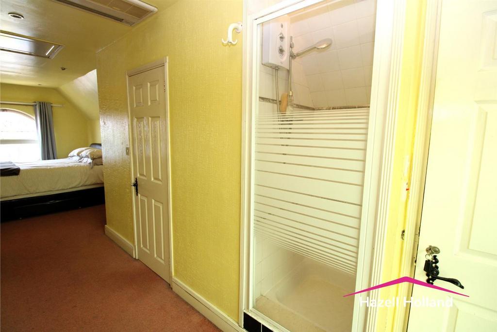 En suite bedroom, en suite