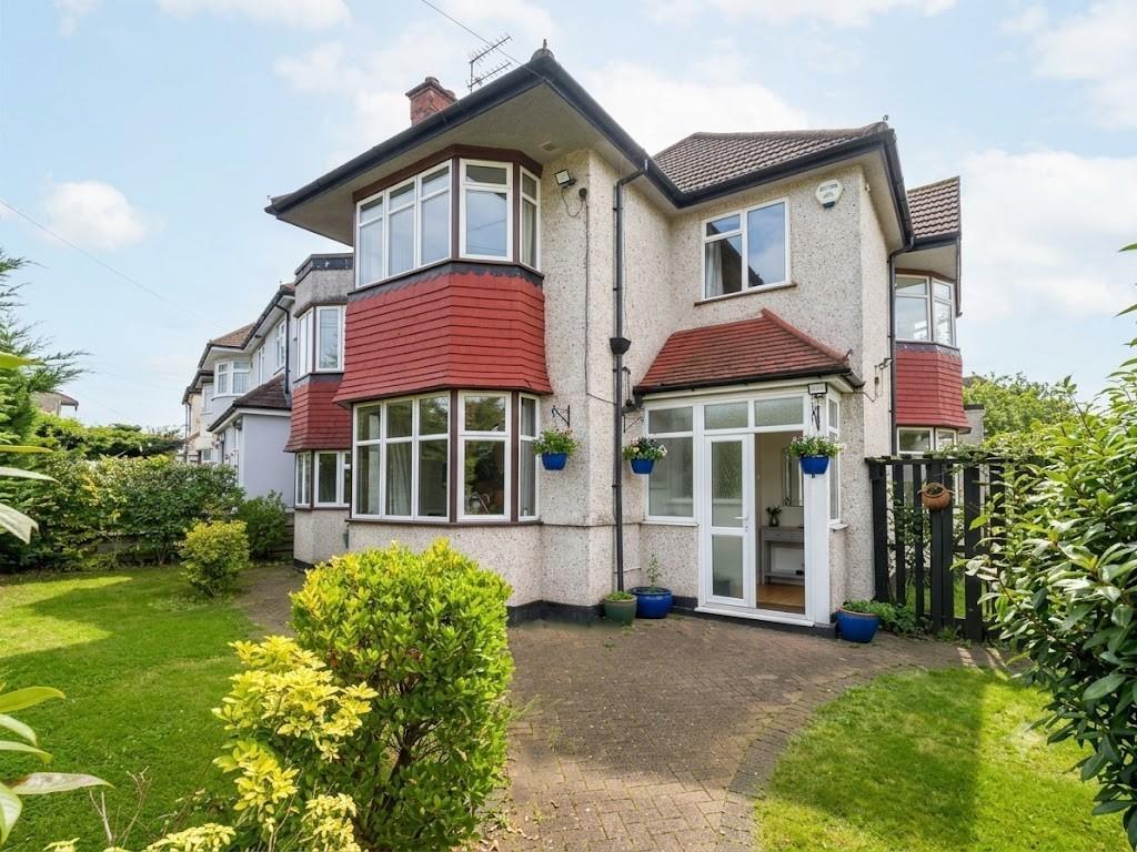 Detached house exterior, garden