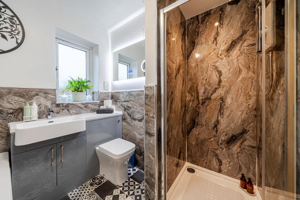 Bathroom with shower.jpg
