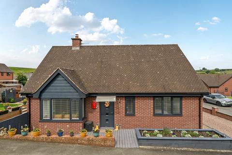 4 bedroom detached bungalow for sale, Hawthorn Drive, Llandyssil