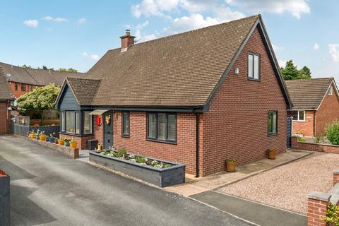 4 bedroom detached bungalow for sale, Hawthorn Drive, Llandyssil