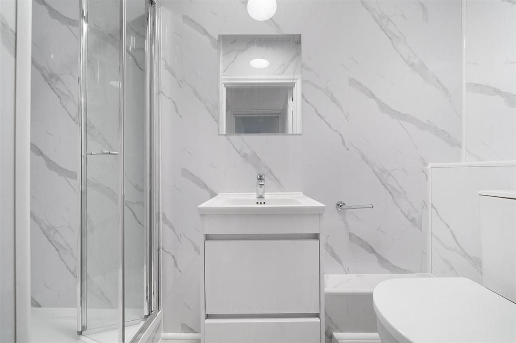 Bathroom combined W.C