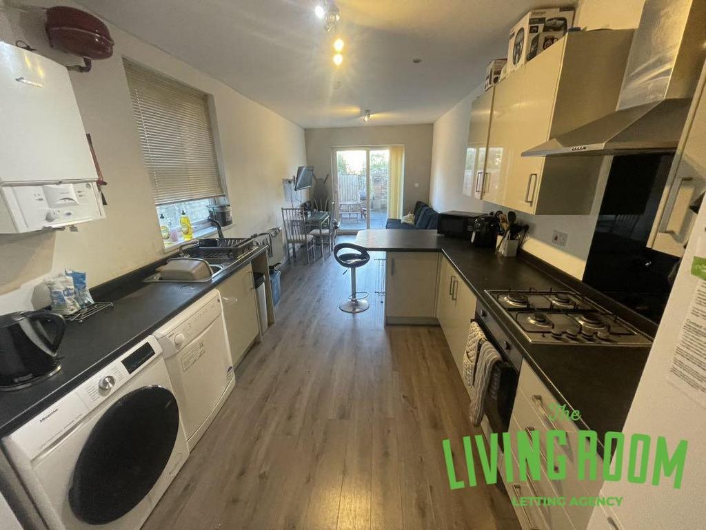 Kitchen and lounge