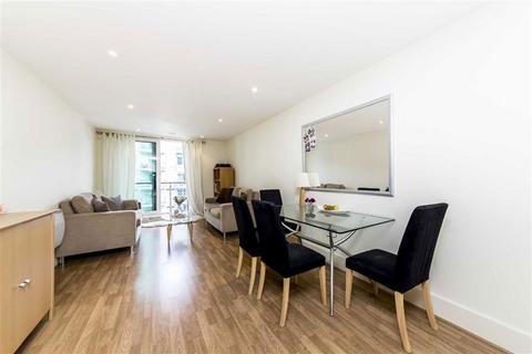 2 bedroom flat to rent, St. George Wharf, London SW8