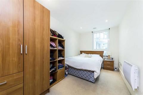 2 bedroom flat to rent, St. George Wharf, London SW8