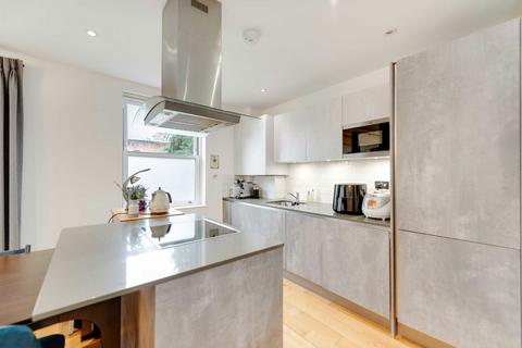 3 bedroom flat for sale, Eaton Rise, London W5
