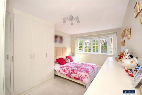 undefined, Buckingham Close, Emerson Park, Hornchurch, RM11