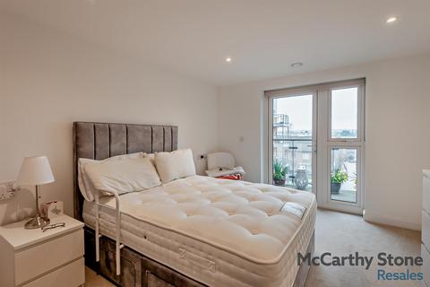 2 bedroom apartment for sale, Studio Way, Borehamwood