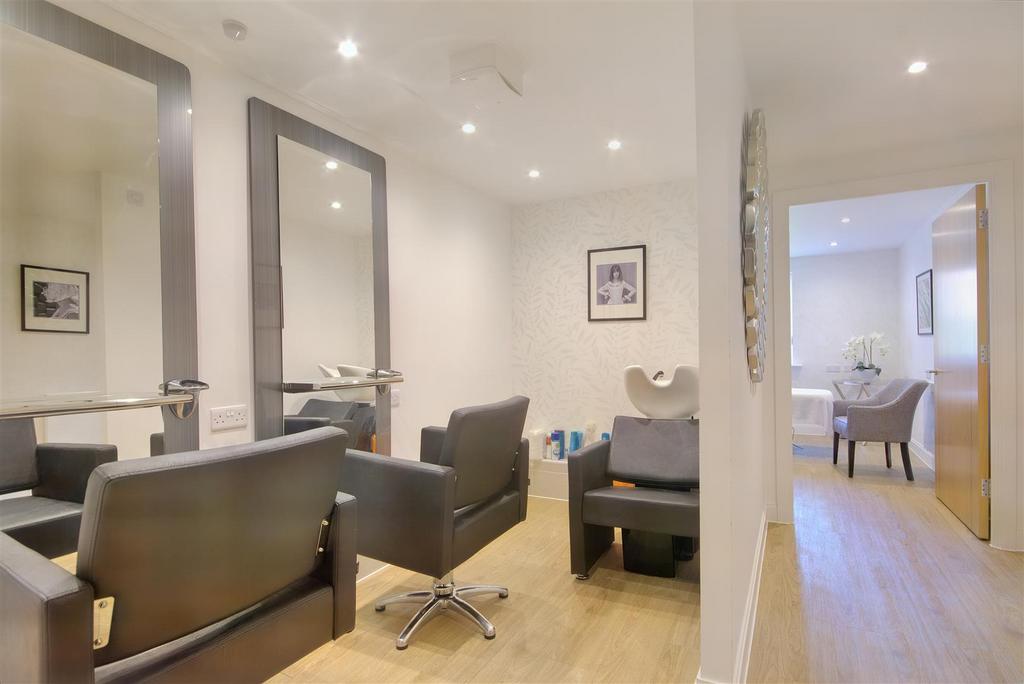 8547574-interior10.JPG
