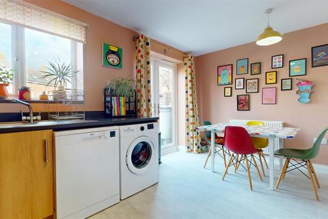 3 bedroom terraced house for sale, King Stephen Meadows, Milton Keynes MK12