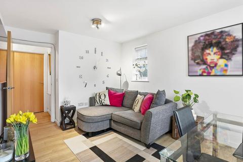 2 bedroom apartment for sale, Riverhead Close, Walthamstow E17