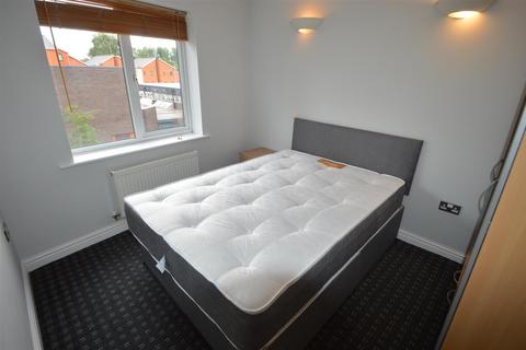 2 bedroom flat to rent, Newcastle Street, Manchester M15