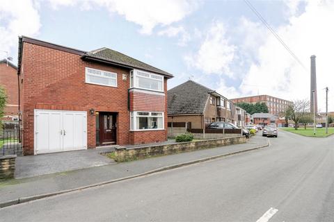 3 bedroom detached house for sale, Kenhall Road, Leigh