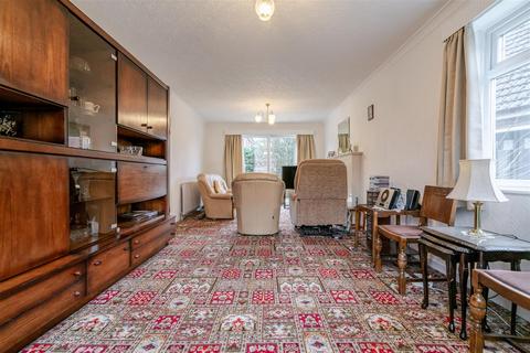 3 bedroom detached house for sale, Kenhall Road, Leigh