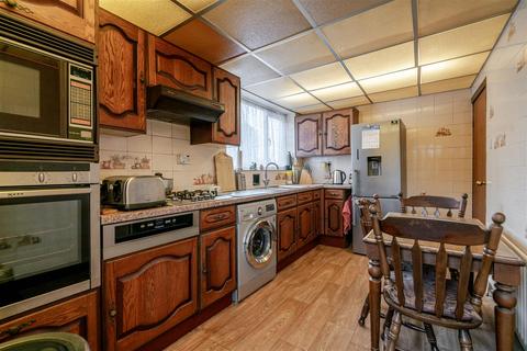 3 bedroom detached house for sale, Kenhall Road, Leigh