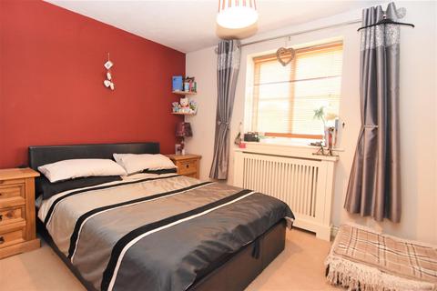 2 bedroom end of terrace house for sale, Athena Close, Surrey KT1