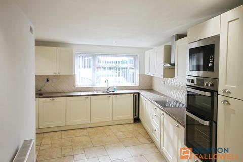 3 bedroom semi-detached house to rent, Meadow Lane, Willenhall, WV12