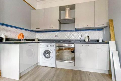 2 bedroom flat to rent, Stourcliffe Avenue, Bournemouth BH6