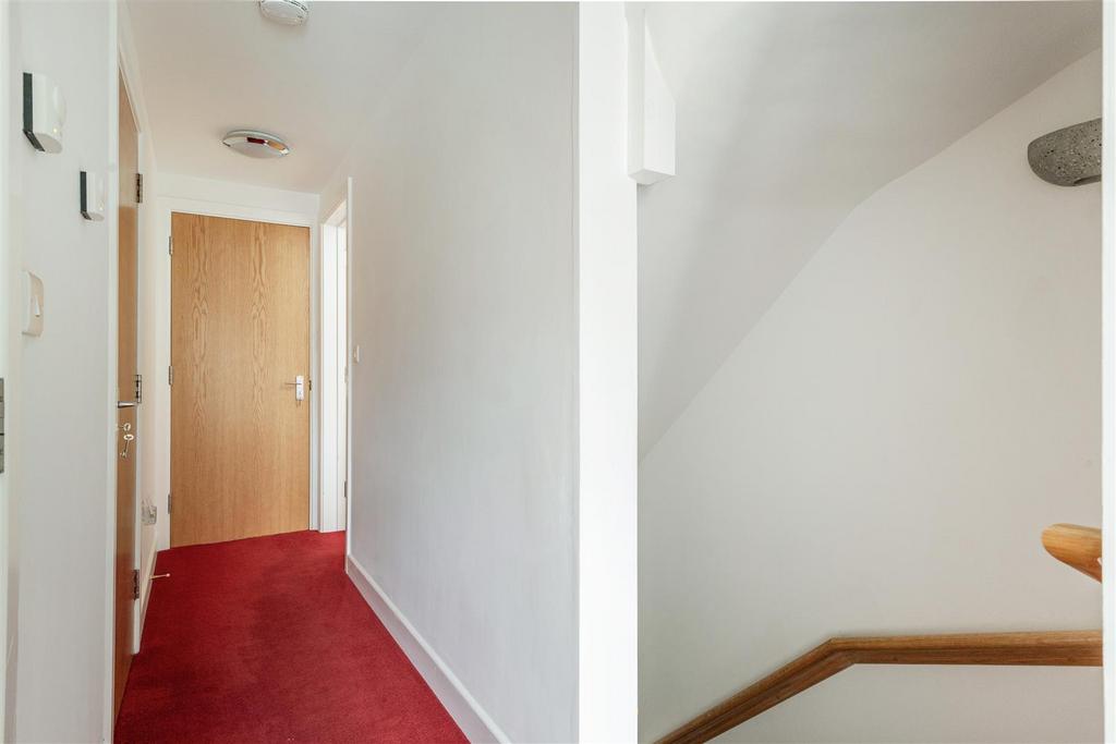 Landing to 1st Floor