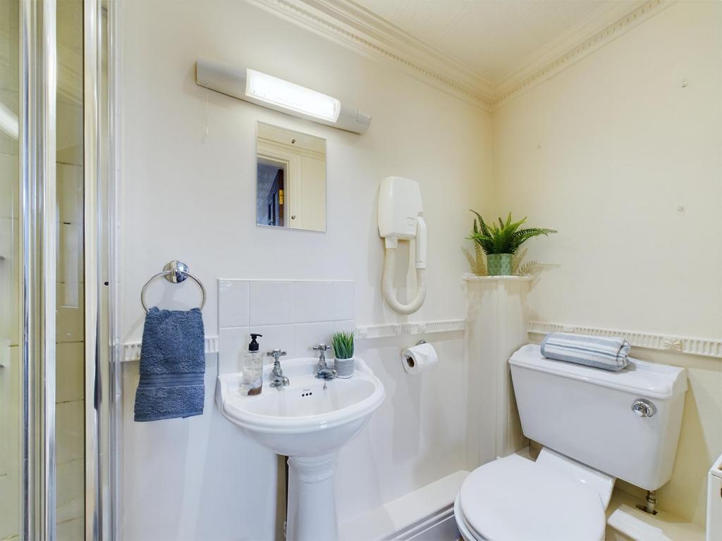 A clean and well-maintained bathroom featuring ...