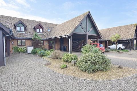 Barton Green, Barton On Sea, New Milton, Hampshire. BH25 7LZ