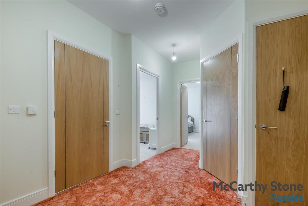 8677993-interior07.jpg