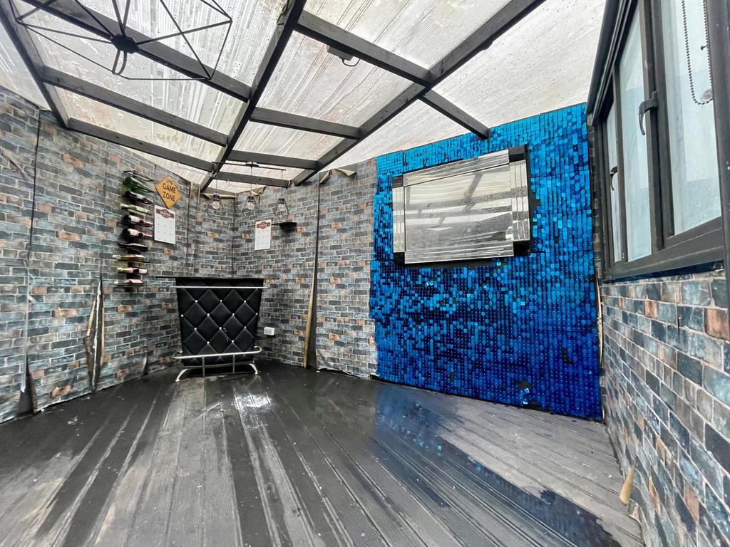 Garden Bar/Summer House