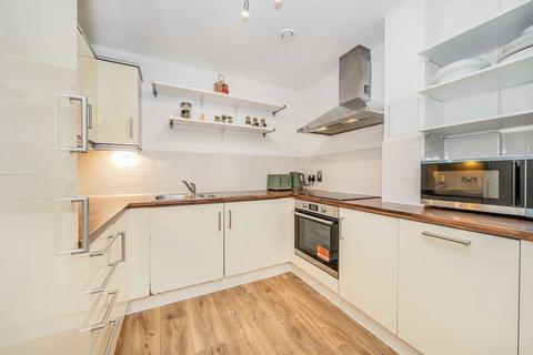 2 bedroom flat for sale, Bartholomew House, London W10
