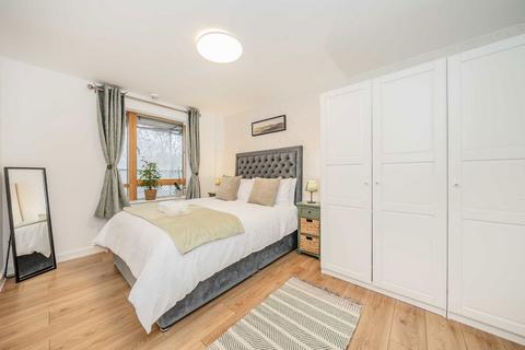 2 bedroom flat for sale, Bartholomew House, London W10