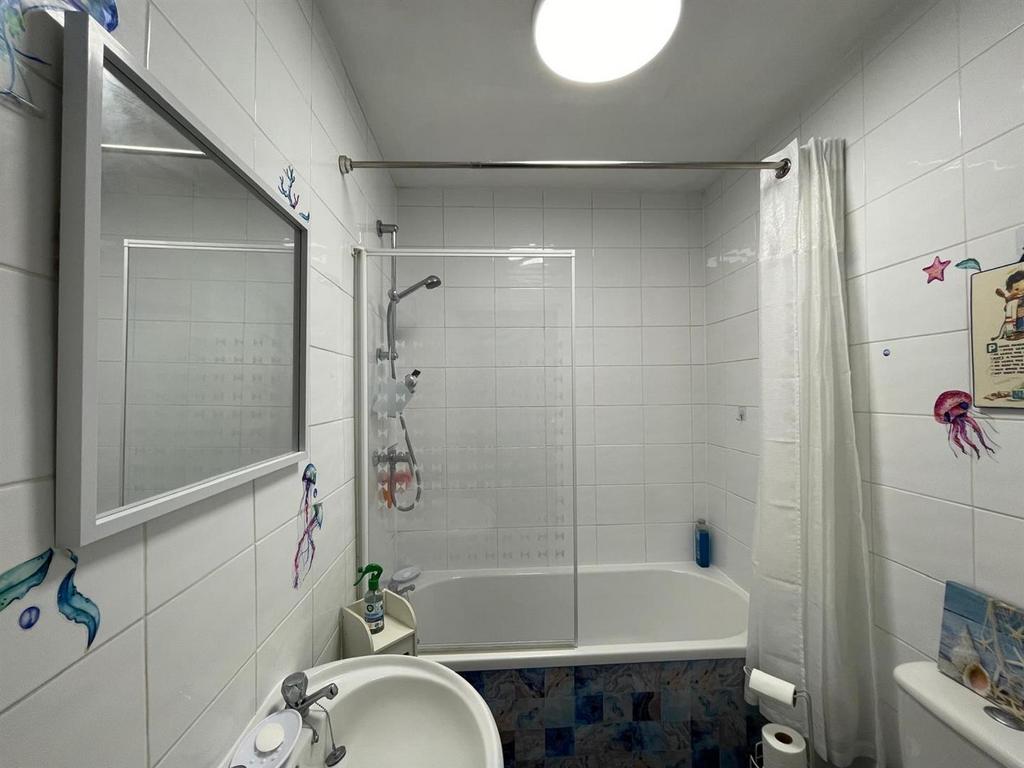 Bathroom 3.JPG