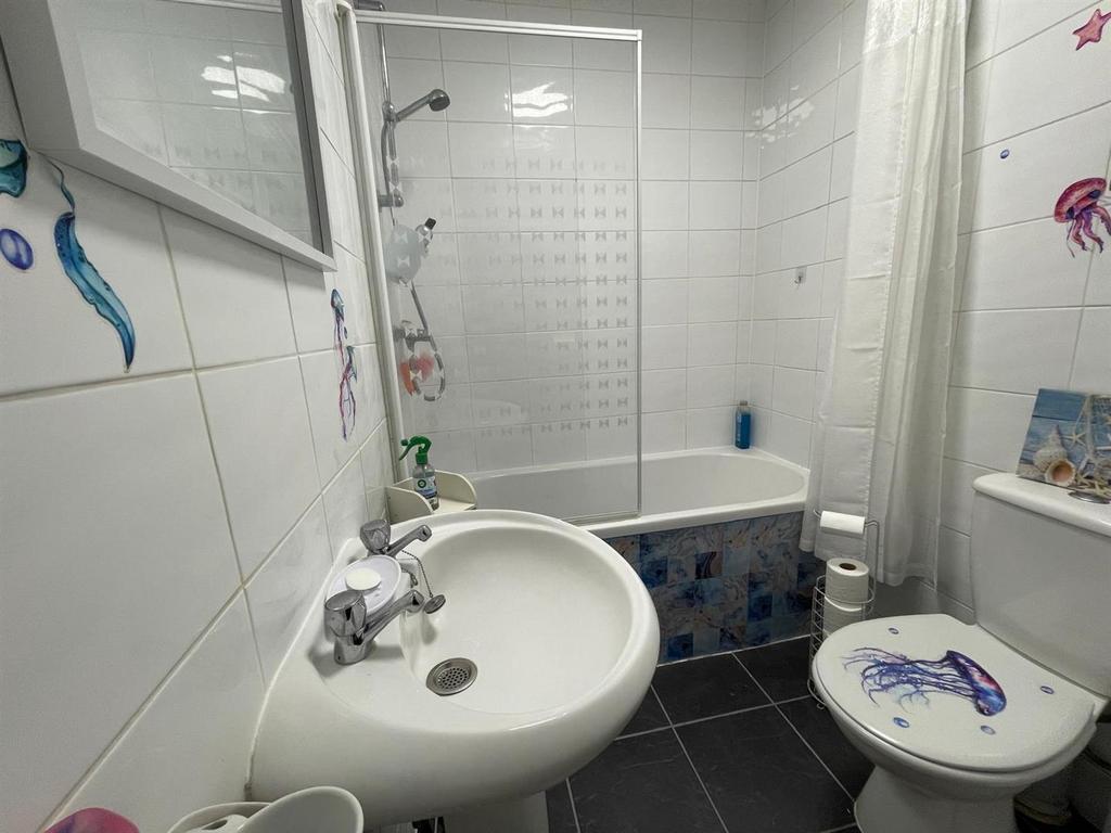 Bathroom 2.JPG