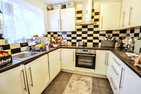 2 bedroom flat to rent, Greenway Close, Friern Barnet, London, N11