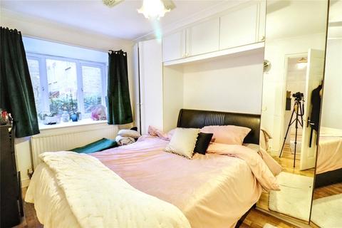 2 bedroom flat to rent, Greenway Close, Friern Barnet, London, N11