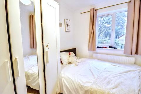 2 bedroom flat to rent, Greenway Close, Friern Barnet, London, N11