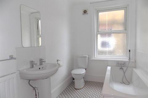 2 bedroom flat to rent, Northdown Road, Margate