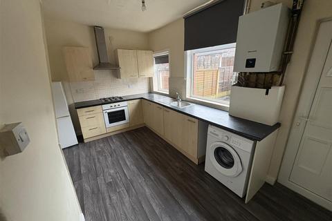2 bedroom terraced house to rent, Bolton Rd. Radcliffe Manchester