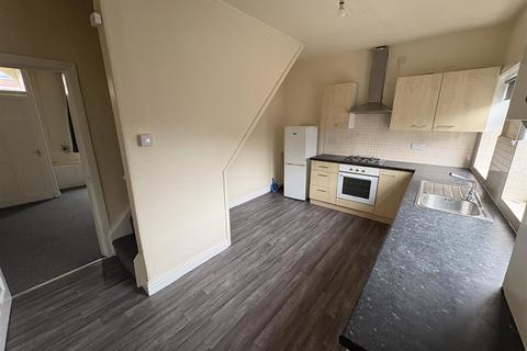 2 bedroom terraced house to rent, Bolton Rd. Radcliffe Manchester