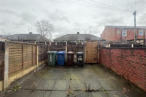 2 bedroom terraced house to rent, Bolton Rd. Radcliffe Manchester