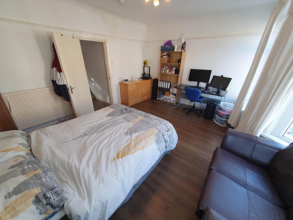 Front bedroom (2)