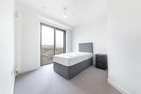 3 bedroom flat for sale, Western Gateway, London E16